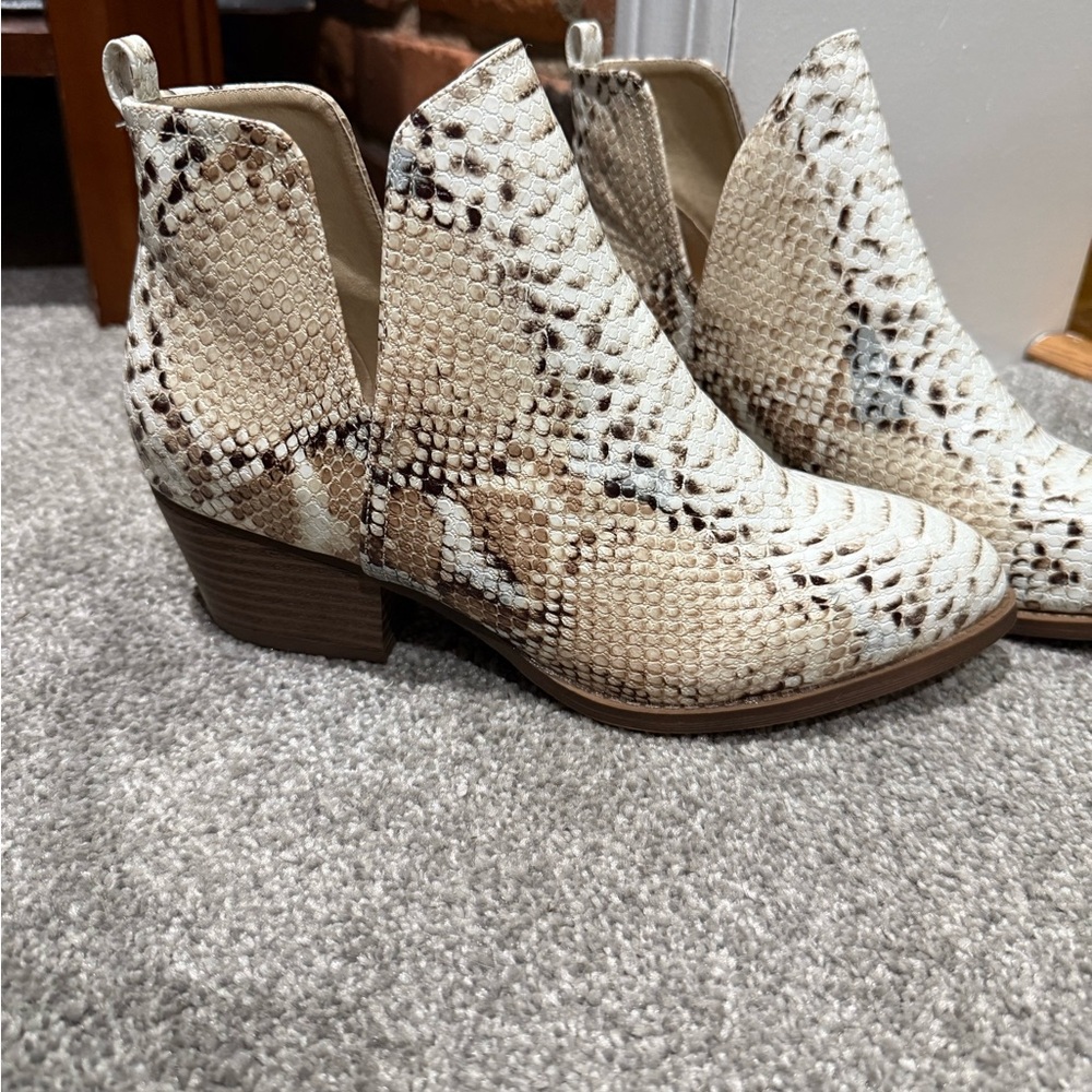 CL by Chinese Laundry Beige Snakeskin Ankle Booties